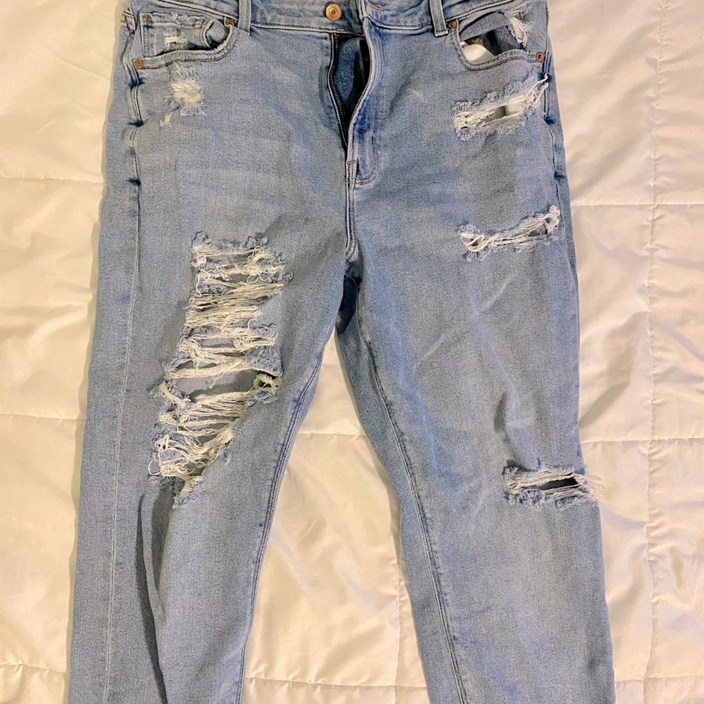 American Eagle ripped mom jeans (US 14)